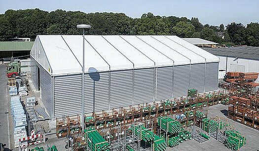 Mobile Halle mit Wandverkleidung aus Trapezblech