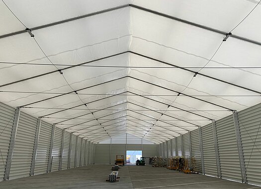 Leichtbauhalle in großer freitragender Breite