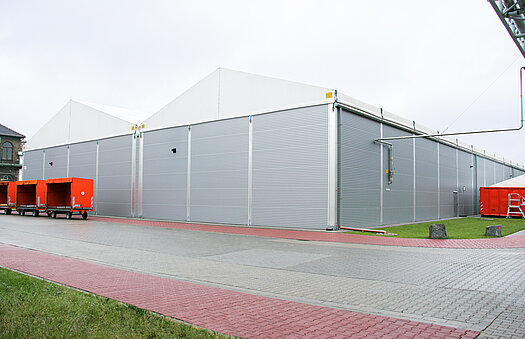 Gewerbehalle von außen
