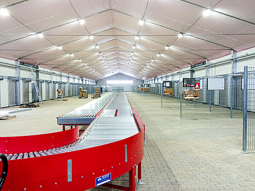 Logistikhalle mit Fördersystem