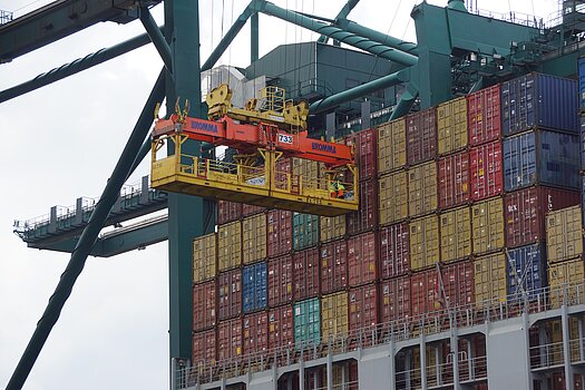 Schiffsstau verschärft den Containermangel